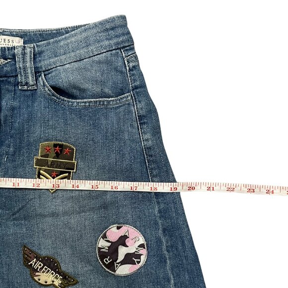 GUESS Military Patch Detail Women’s Size 27 Denim Mini Skirt Blue Raw Hem Y2K - Picture 6 of 11